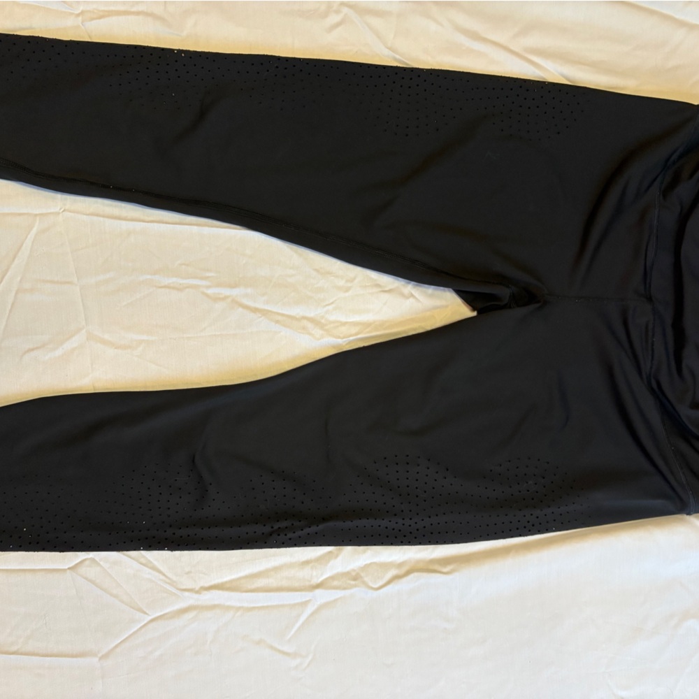 Athleta Velocity Laser Cut Capri Leggings Black Size large - Picture 2 of 4